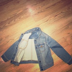Jean jacket baby gap size 4 years old.
